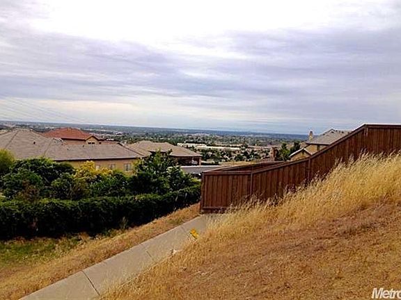 2nd image of 1765 Lake Vista Way