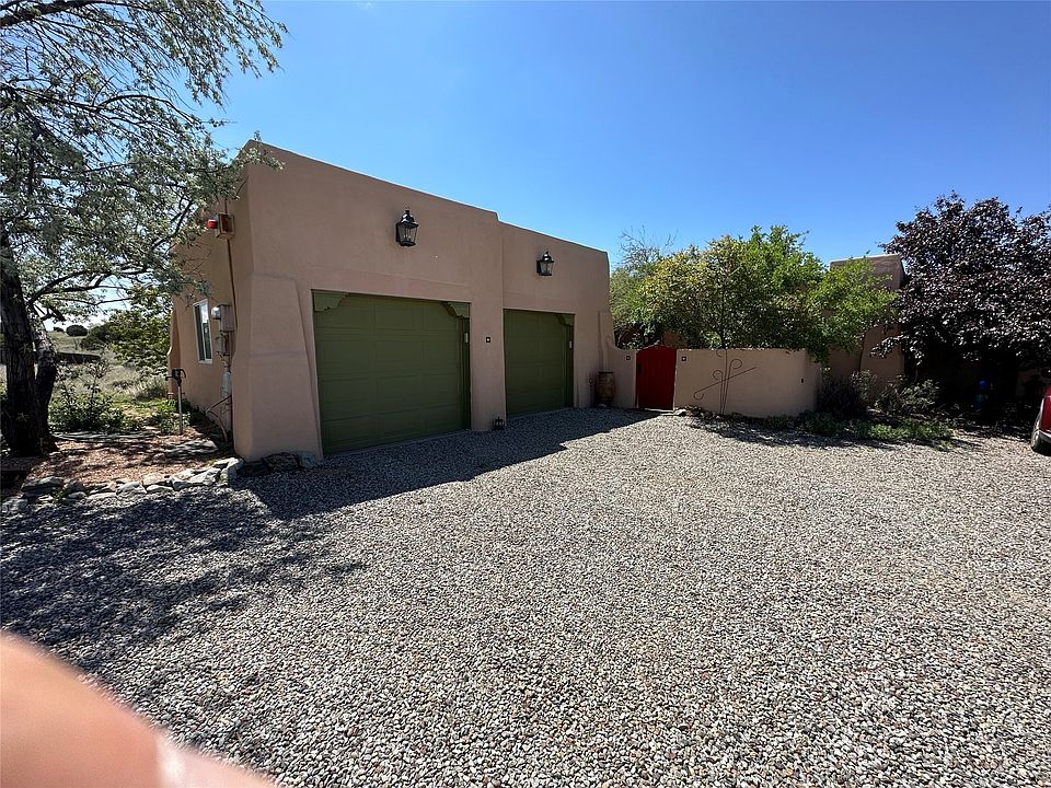 2nd image of 90 Monte Alto Rd