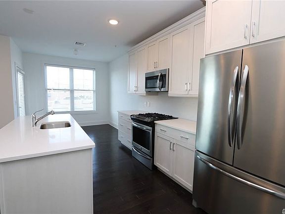 5th image of 516 Marina Pointe Dr #516