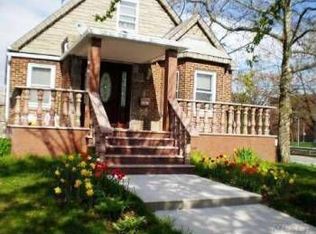 190 Burns St, Flushing, NY 11375