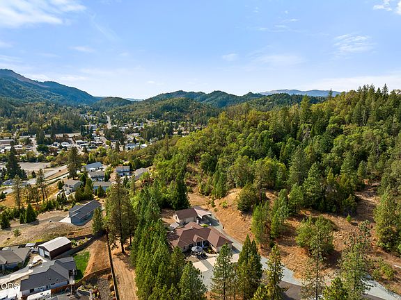 4th image of 200 Eagle Ridge Dr