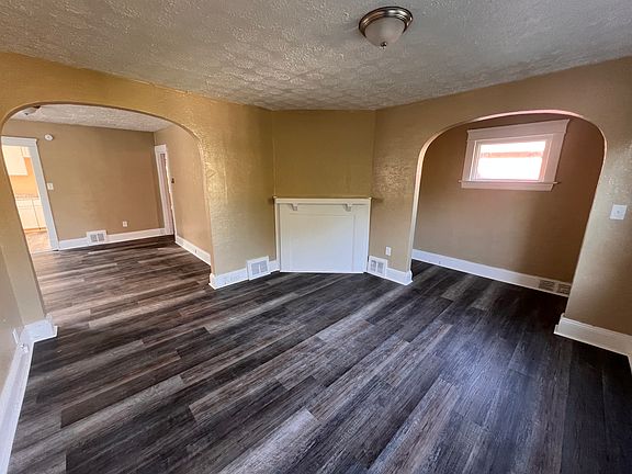 2nd image of 10908 Tacoma Ave #Up