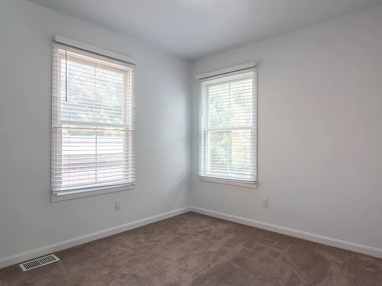 232 W 8th St — Photo 11