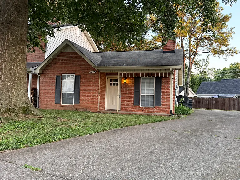 1817 Daisy Ct — Photo 1