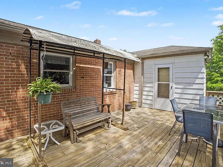 422 Westview Dr — Photo 11