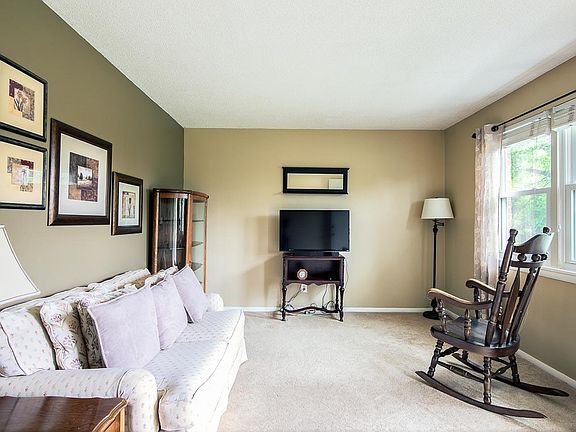 5th image of 210 Dabney Dr