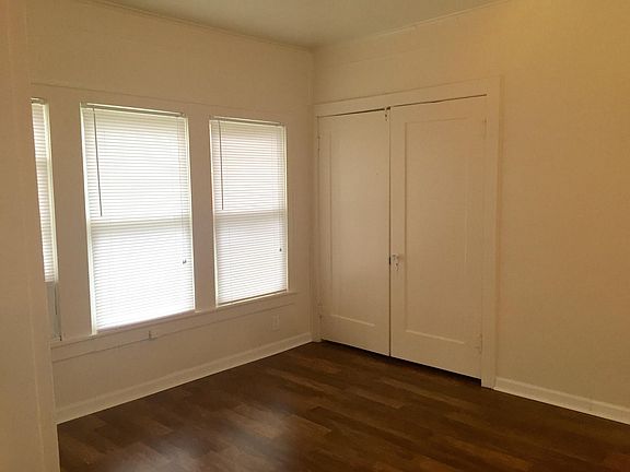 3rd image of 2210 Cincinnati Ave