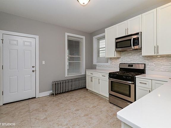 3rd image of 2-3927 N Saint Louis Ave #2