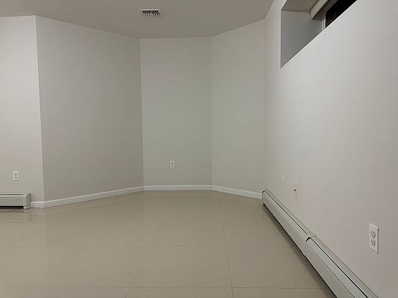 4th image of 90 Bartlett Ave #1