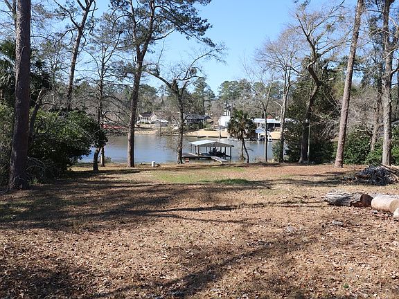 3rd image of 784 Lakeshore Dr