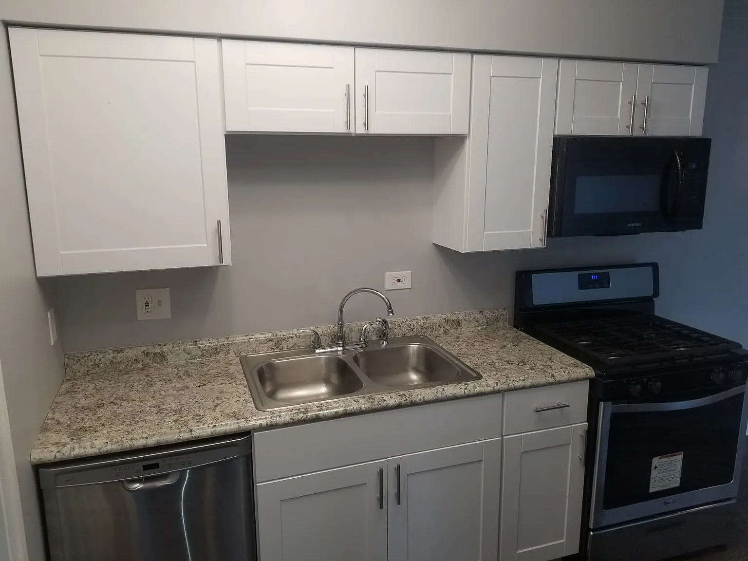 10210 Ridgeland Ave - C1 - Renovated 6/18 — Photo 2