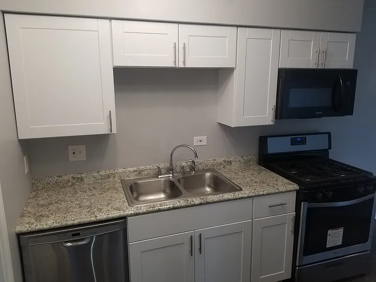 10210 Ridgeland Ave — Photo 2