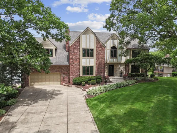 467 Scarborough Rd, Valparaiso, IN 46385