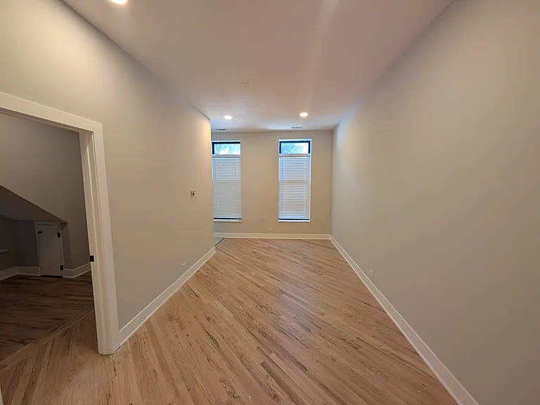 916 N Noble St #2F — Photo 2