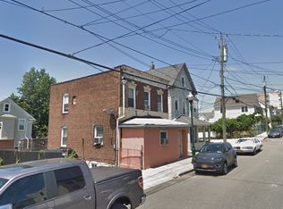 28 1st St, New Rochelle, NY 10801