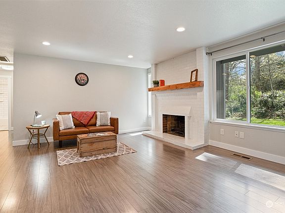 5th image of 1025 NE Coco Court