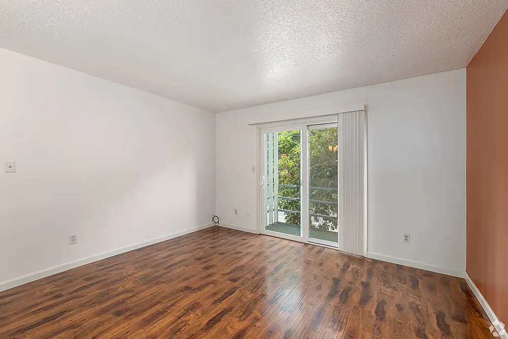 2 bed, 700 sqft, $1,500 — Photo 2