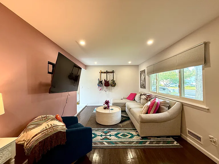516 Midstreams Rd — Photo 2