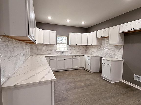 4th image of 505 Willow St