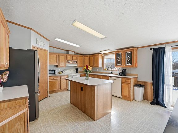 4th image of 40463 442nd St