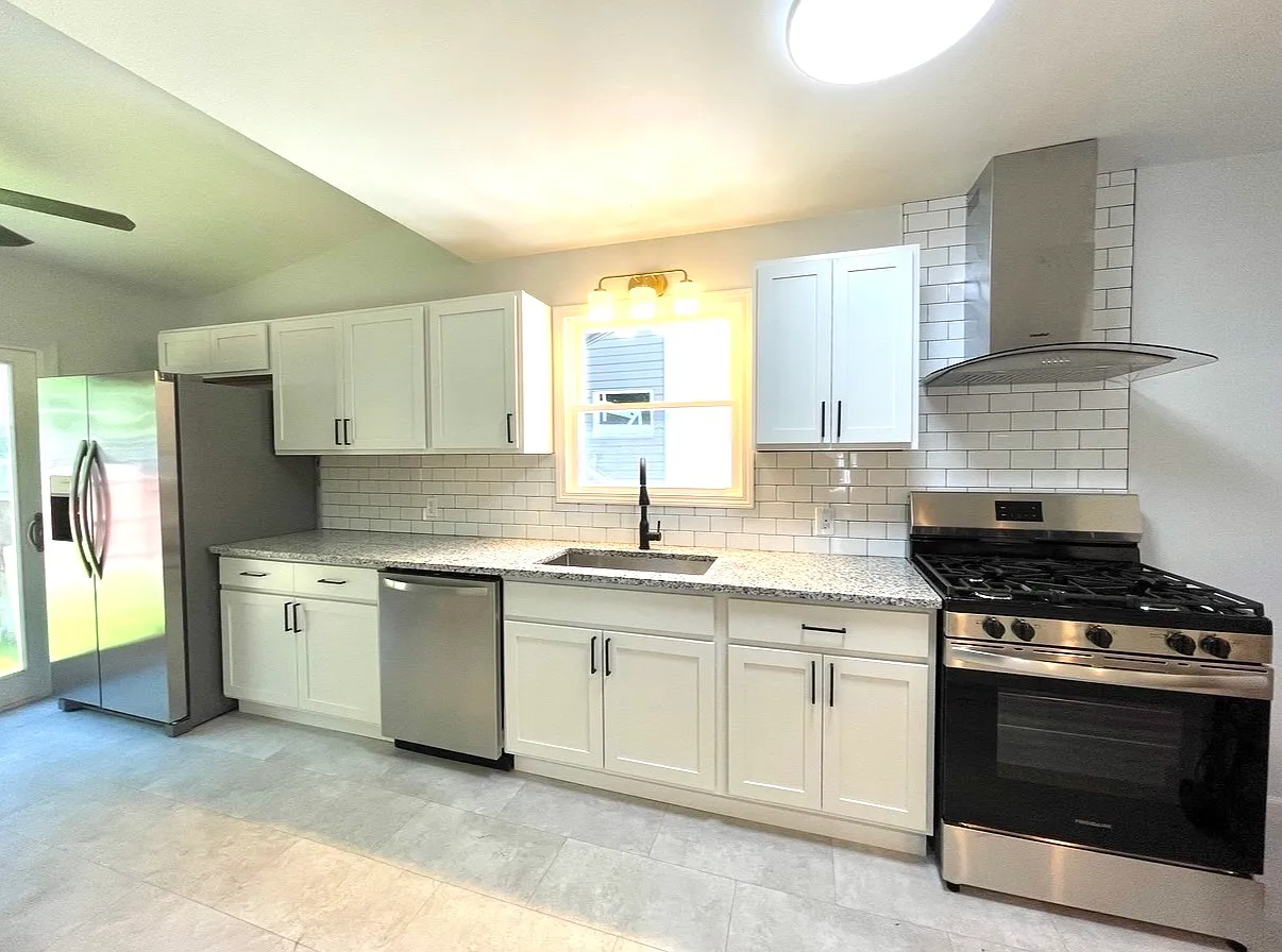 3 bed, 1204 sqft, $1,400 — Photo 1