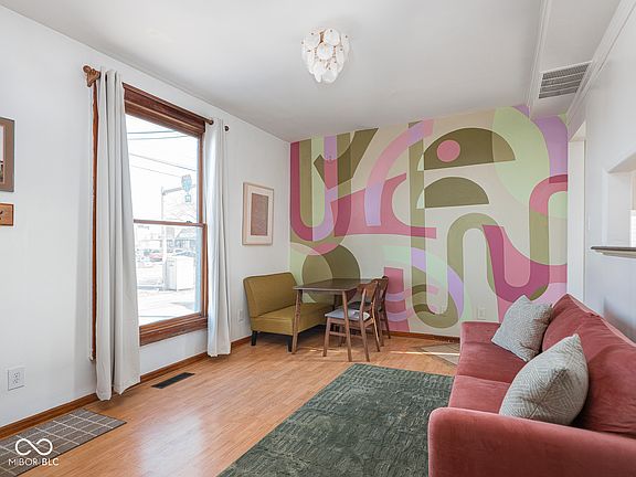 5th image of 615 W 10th St