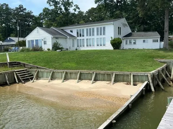 27 Orange Dr, Hague, VA 22469