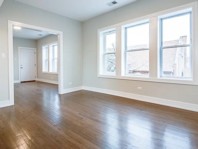 2917 W Wabansia Ave #2R — Photo 5