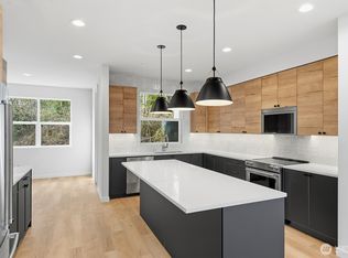 Towns On 7th, Issaquah, WA 98027