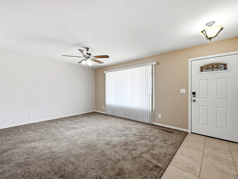 11809 N 111th Ave — Photo 6