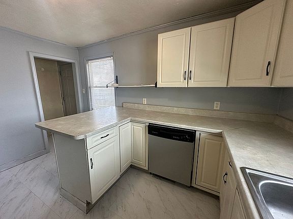 Kitchen w/dishwasher