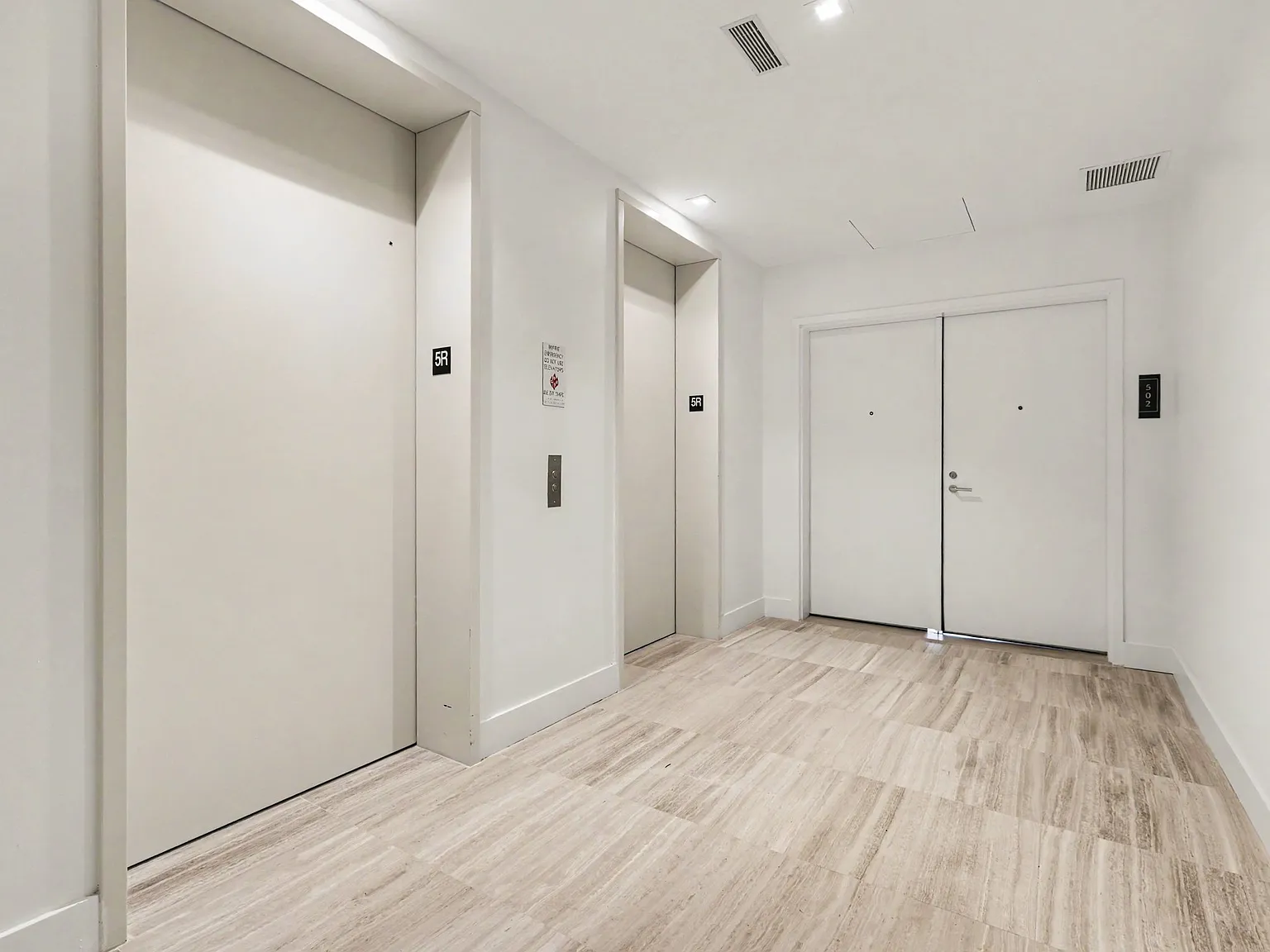 3 bed, 2.5 bath, 2404 sqft, $14,000 — Photo 4
