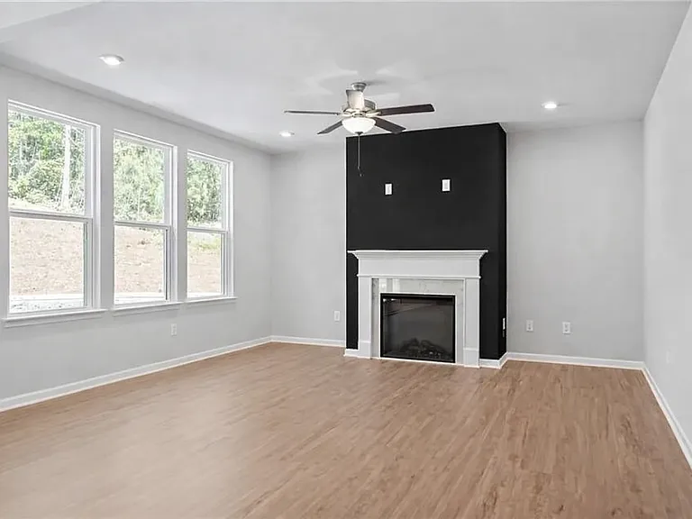 382 Riverwood Dr — Photo 7