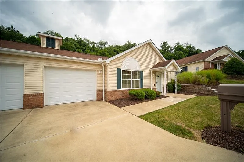 206 Village Ct photo 1