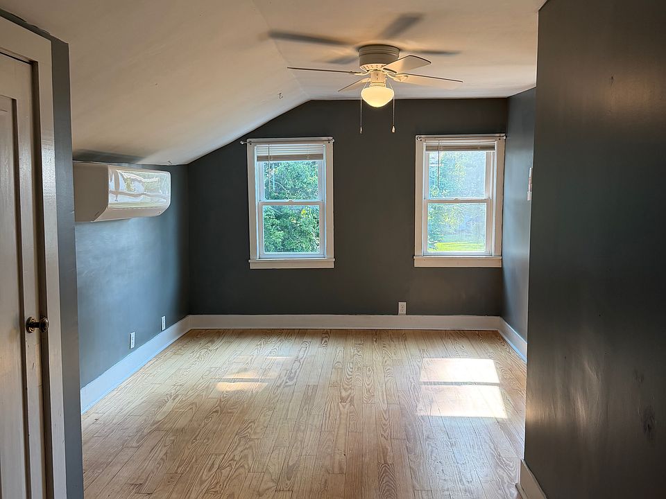 1st image of 13 1/2 Mansfield Ave