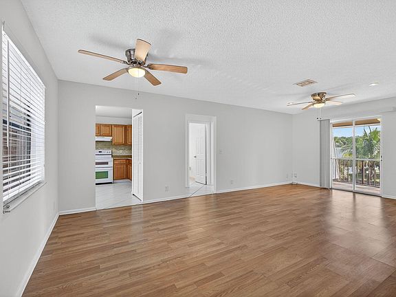 5th image of 1580 Montauk Dr #1582