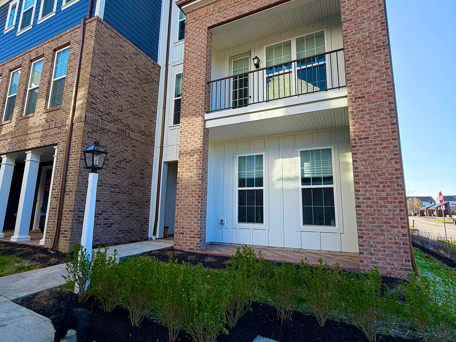 3 bed, 3.5 bath, 2104 sqft, $4,100 — Photo 3