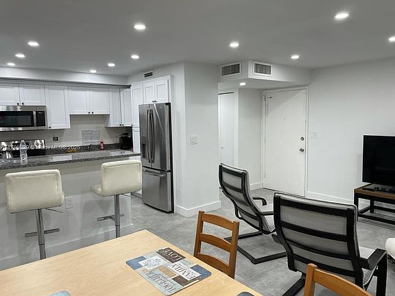 2nd image of 1750 NE 115th St APT 108