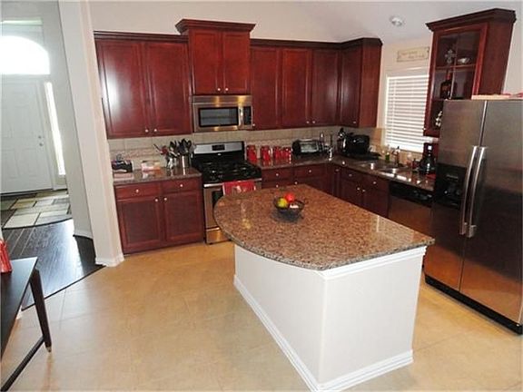 2nd image of 475 Oak Chase Dr