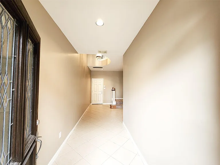2637 W Dallas St — Photo 3
