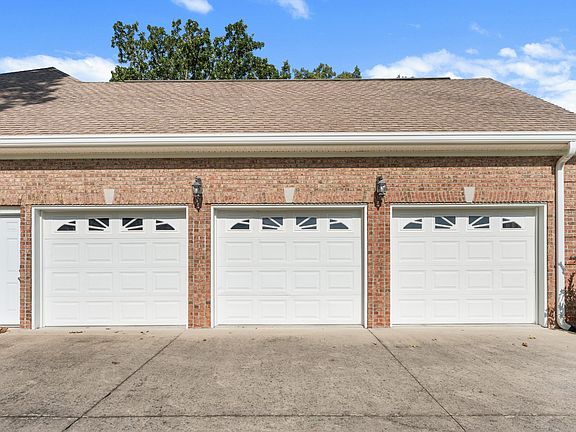 5th image of 142 Heritage Cir