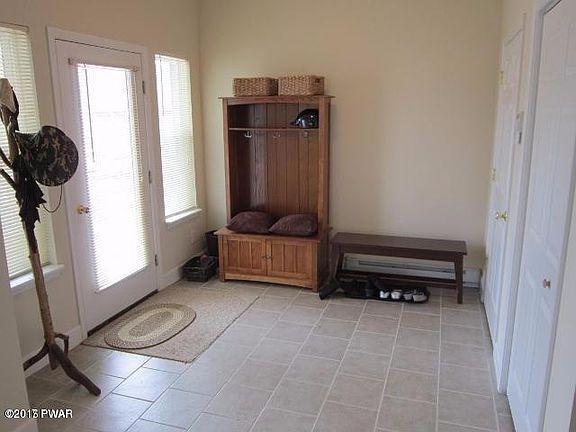 4th image of 315 Powderhorn Dr