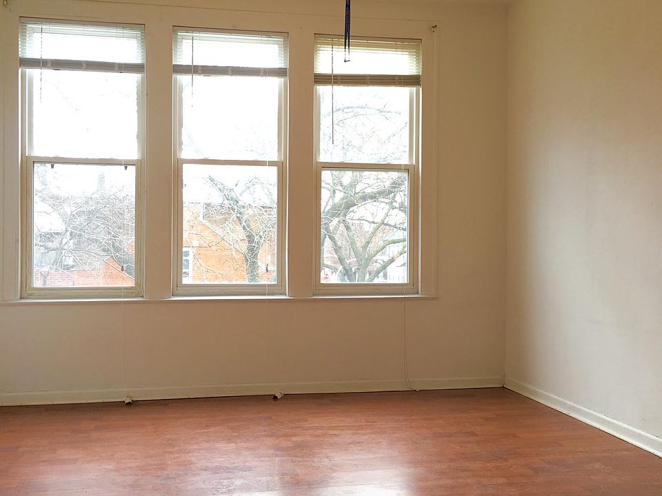 2nd image of 2301 S Sacramento Ave #2F