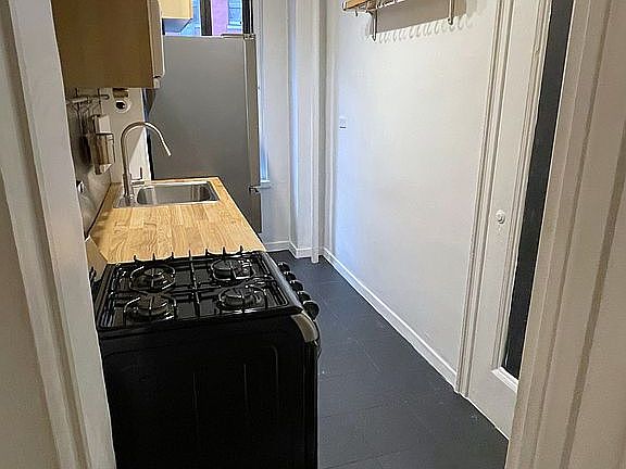 2nd image of 226 E 12th St APT 2B