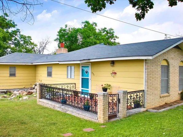 631 Wheeler St, Mason, TX 76856