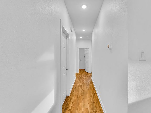 4th image of 817 Jefferson St E