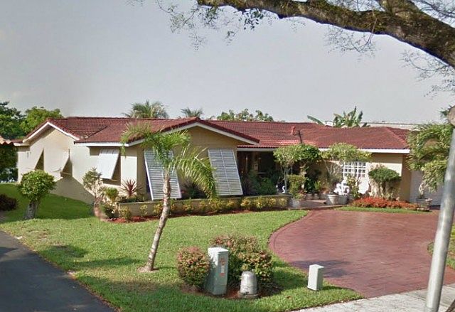 1st image of 6820 White Oak Dr
