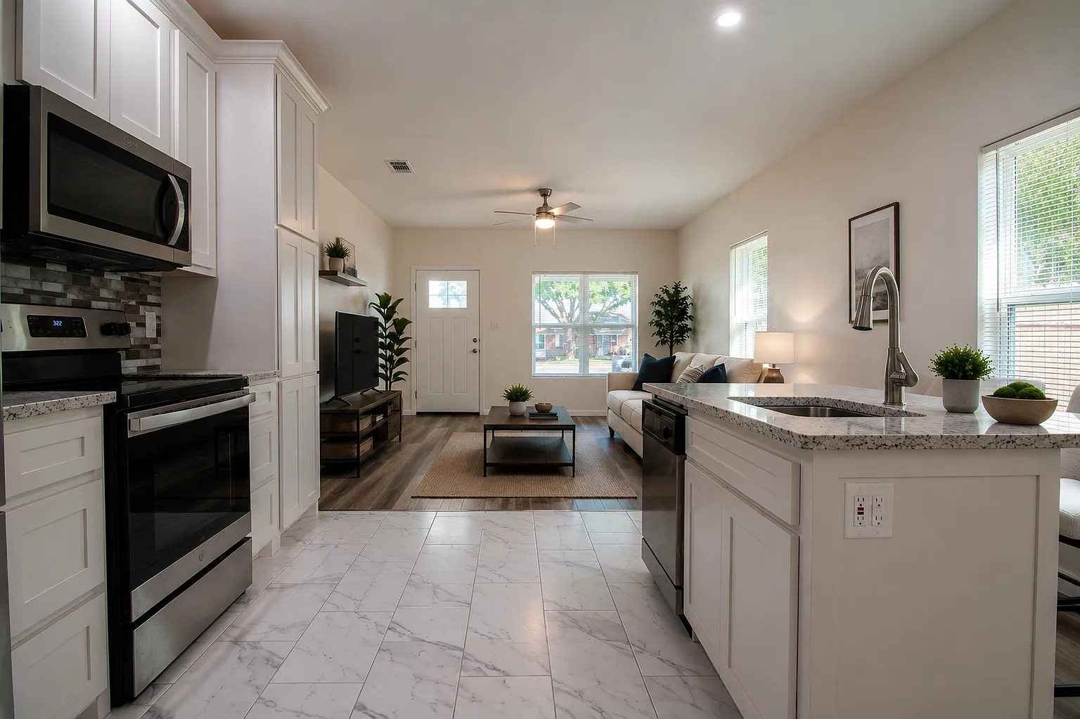 2207 S Vernon Ave — Photo 1