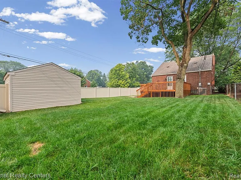 4521 Elmwood Ave — Photo 9