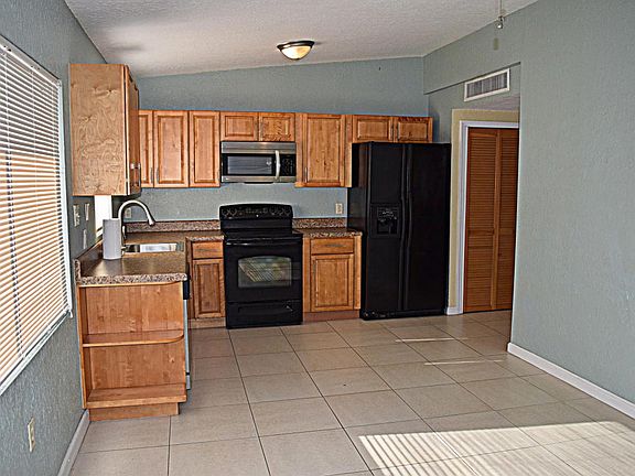 2nd image of 213 Pierce Ave #0